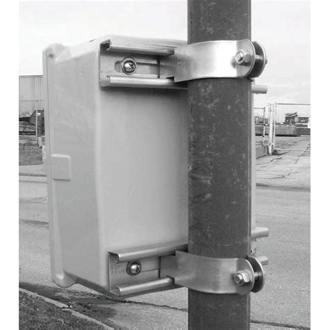 pole mounting kit for enclosures